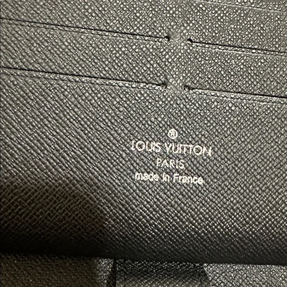 Louis Vuitton Black Epi Zippy Wallet Organizer